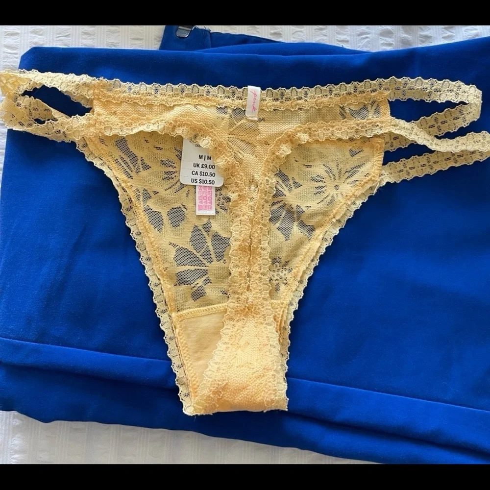 New Victorias Secret Floral Sexy Lace Thong Panty